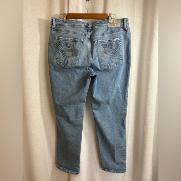 Women's Seven7 Plus Size 16 Light Wash Straight‎ Jeans EUC 0405 - Picture 4 of 11